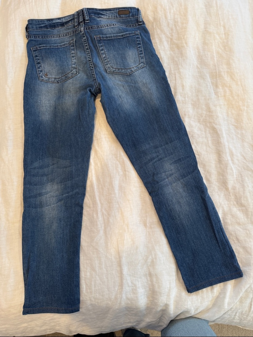 Classic Women's Mid-Rise Lightweight Blue Denim Jeans - Picture 2 of 2